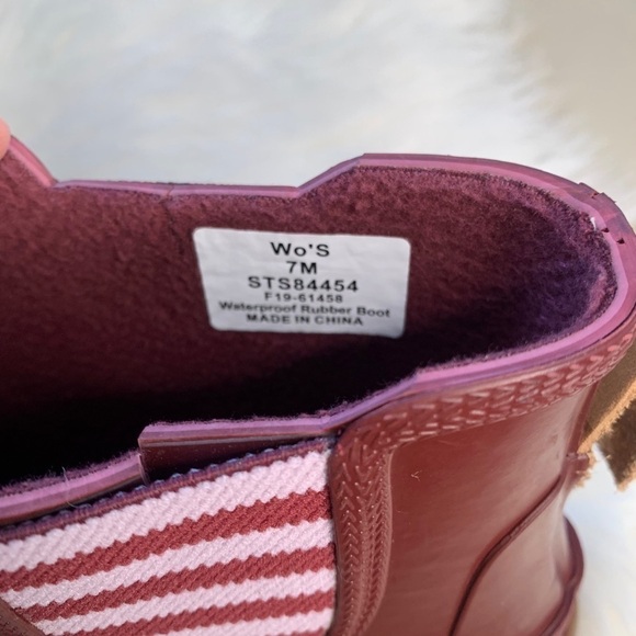 Sperry
Syren Cove Rubberized Chelsea Boot - Picture 10 of 11